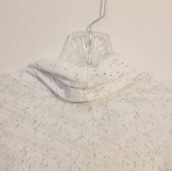 Lane Bryant | Women's White & Charcoal Gray Athleisure Cape Top (Size 14/16) - Picture 13 of 16